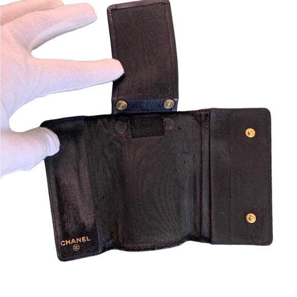 CHANEL Caviar Leather 90s 5 Ring Key Holder - Picture 6 of 12